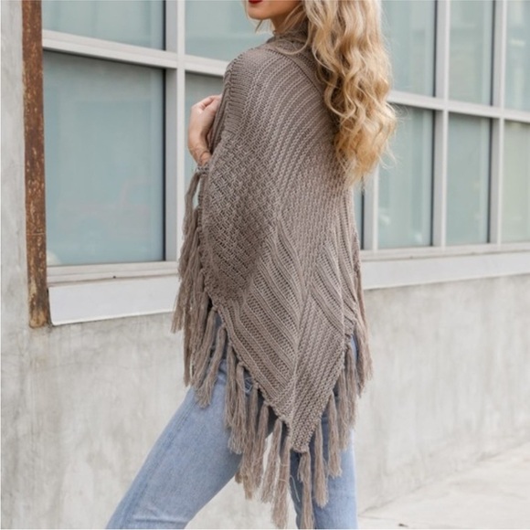 NIP Cozy Mocha Button Detail Tassel Thick Knit Fringe Textured Poncho Sweater OS - Picture 4 of 5